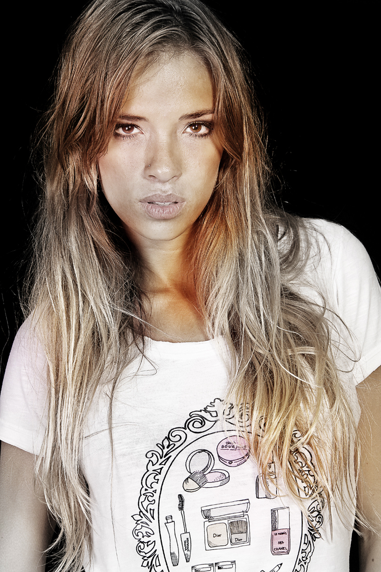 Modelo Vanessa Sodré Barroso – Atessue T-shirt